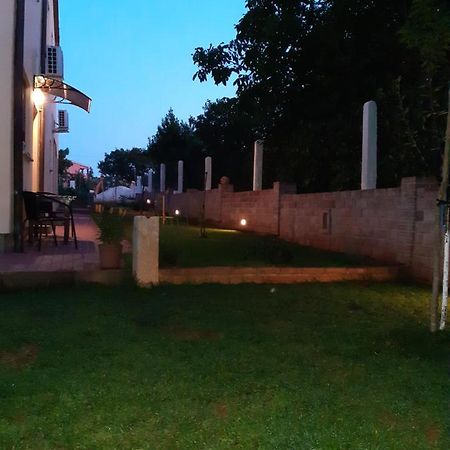 Studio Apartman San 3 Liznjan Luaran gambar