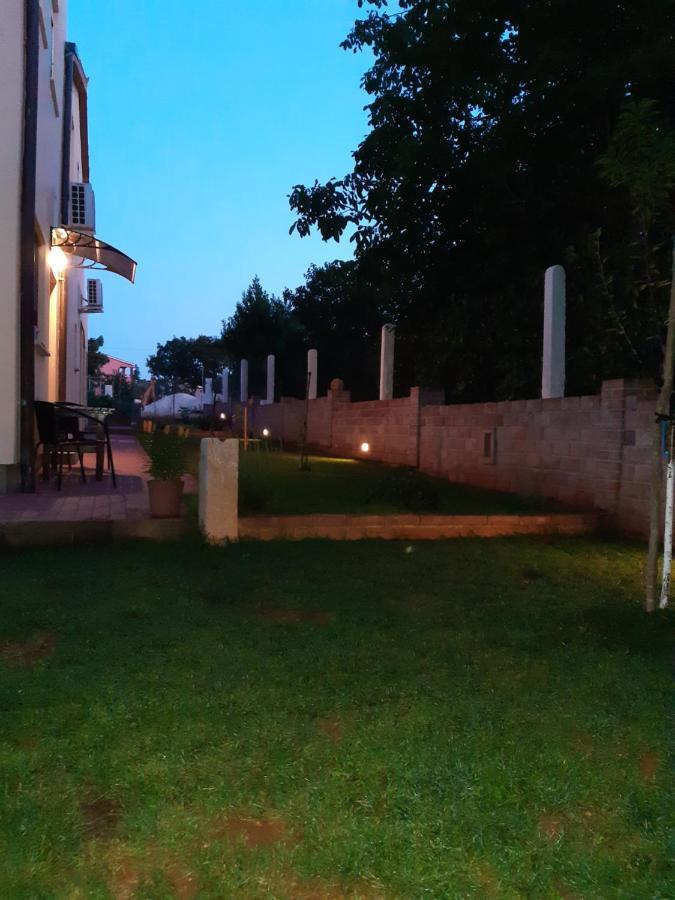 Studio Apartman San 3 Liznjan Luaran gambar